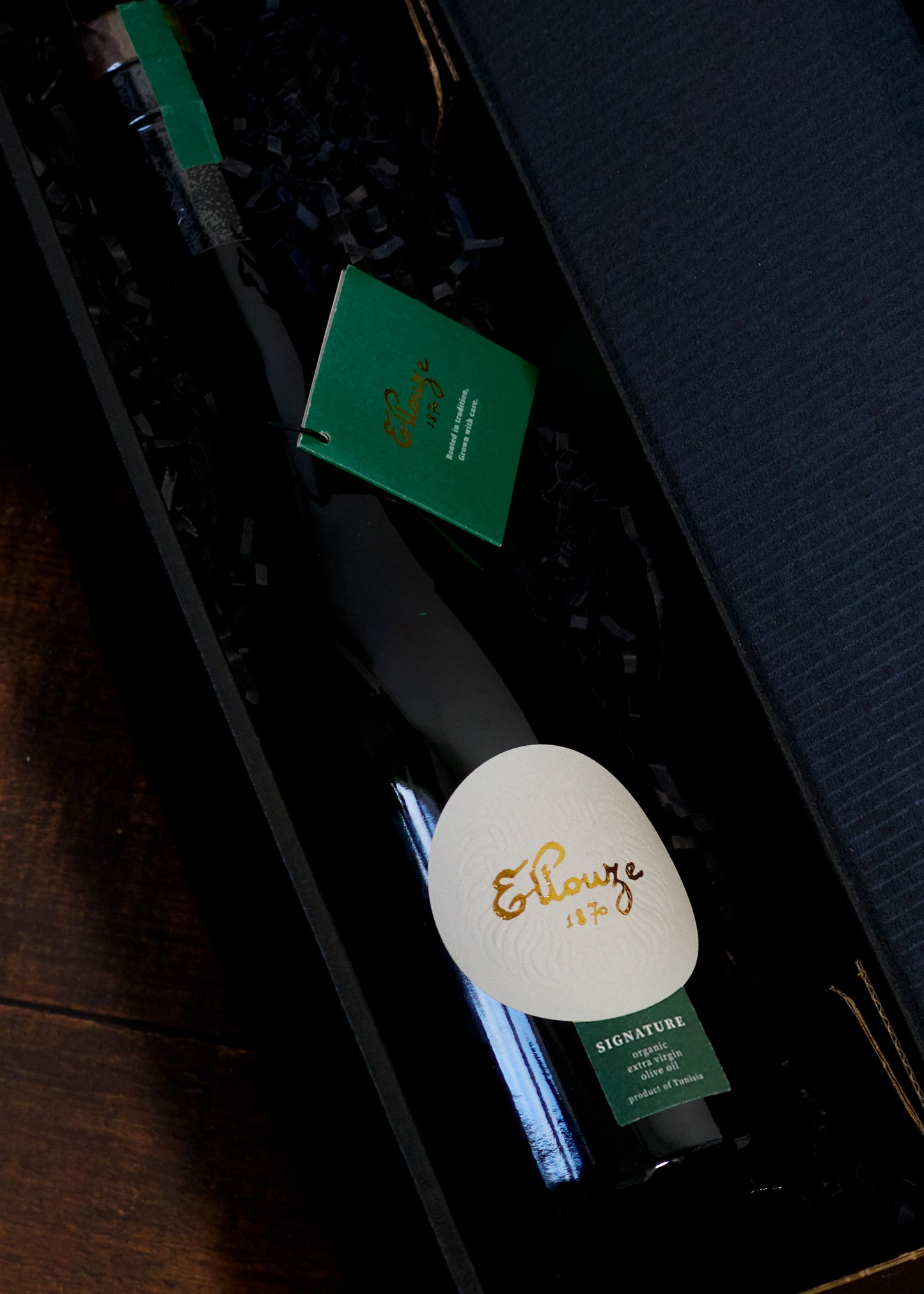 Ellouze 1870 Signature Organic Extra Virgin Olive Oil 500ml bottle elegantly placed in a black gift box with a green tag